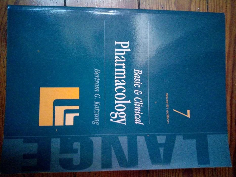 Livro de medicina física e livro de farmacologia