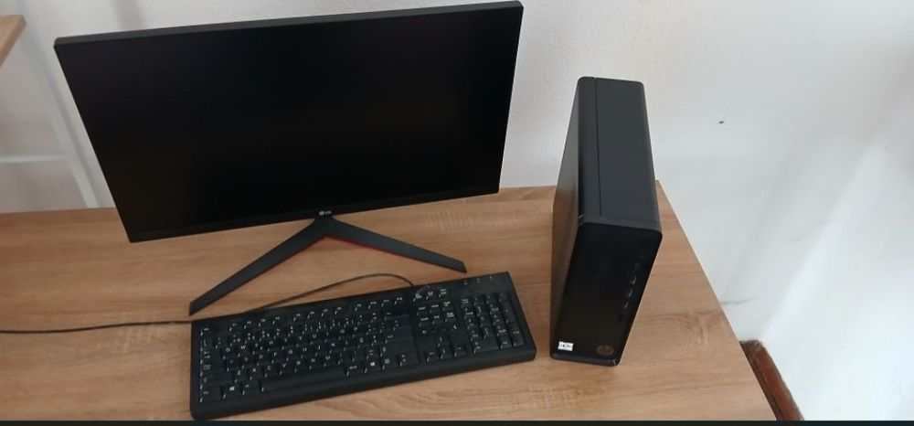 Desktop Computer446672778706954243