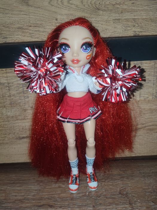 Rainbow High Cheer - Ruby Andrson cheerleaderka czerwona lalka
