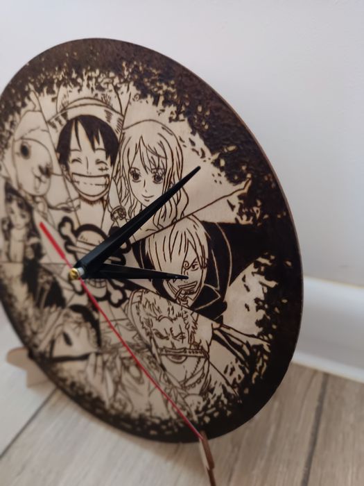 Zegar 20 cm sklejka  z bohaterami anime