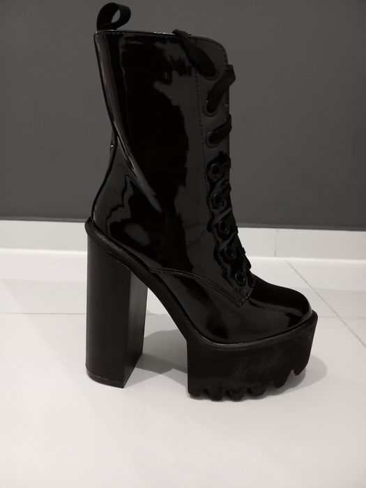 Nowe lakierowane botki r. 36