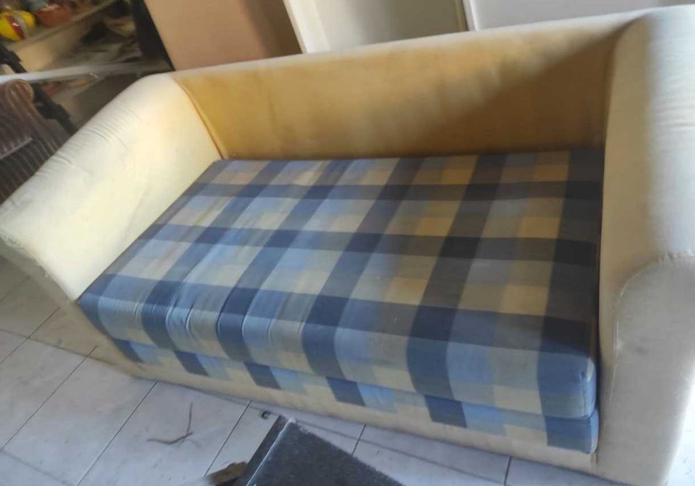 Sofá cama de casal com almofadões