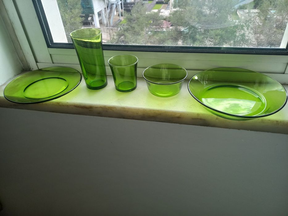 Serviço de jantar em vidro verde