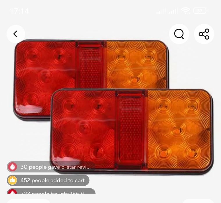 Задні лед фонарі стопи на автомобілі прицеп трактор.