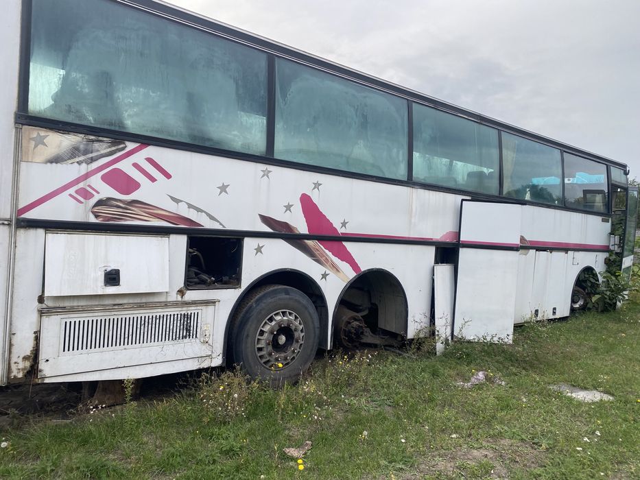 Автобус скания  , целые все стекла двери кроме лобового , под склад