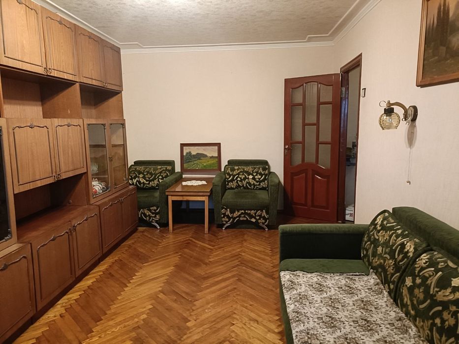 Голосiiвський проспект,13. М.Демiiвська.