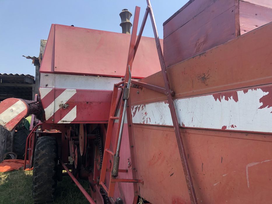 Продам комабйн massey Ferguson 187