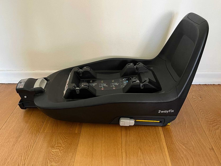 Conjunto ovo, base e cadeira auto Bebe Confort usado, em bom estado