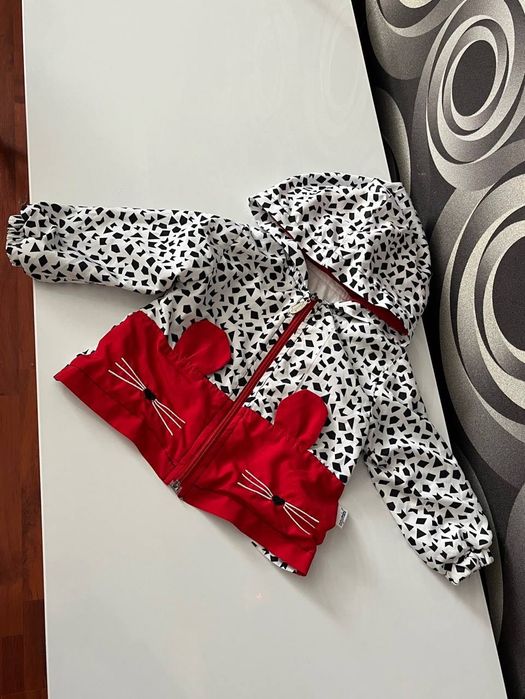 Легенька курточка для дівчинки