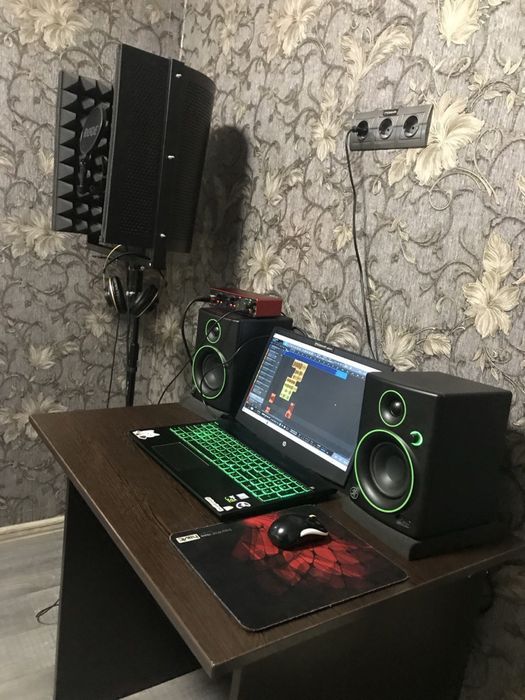 микрофон Rode NT1