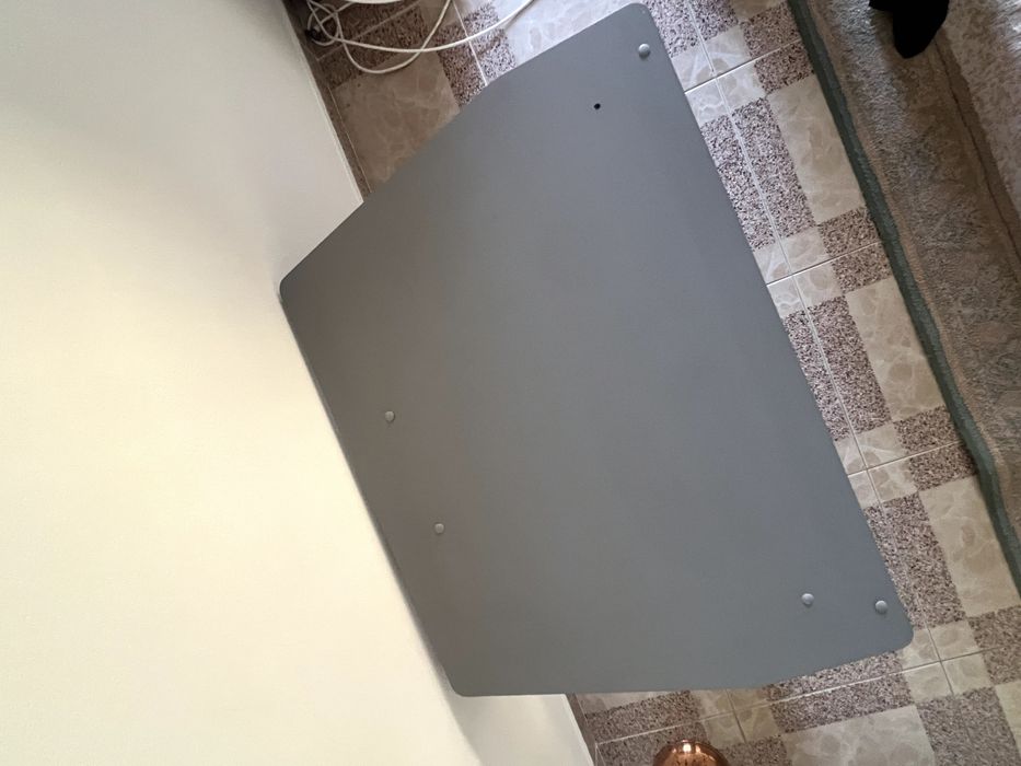 Mesa de Apoio Cinzenta