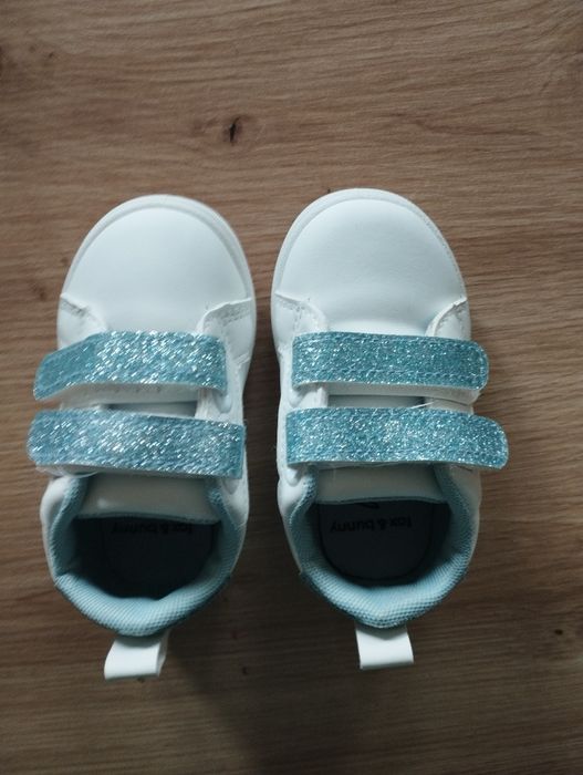 Nowe sneakersy dla niemowląt rozmiar 21