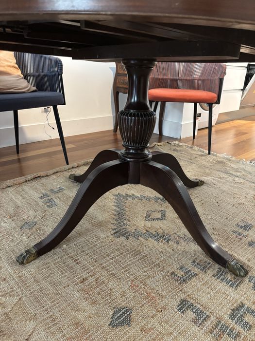 ---  Mesa de Jantar Redonda Extensível – Até 12 Pessoas