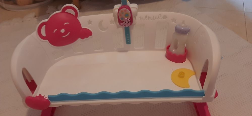 Cama de bebé marca Nenuco para crianças,com acessórios