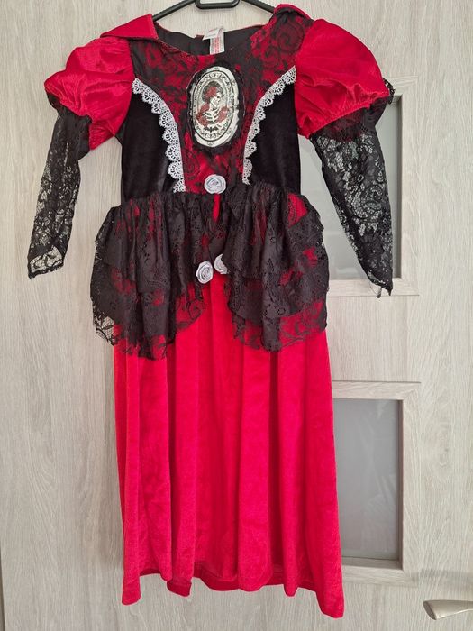 Strój karnawałowy Dracula rozmiar 5/6 lat.