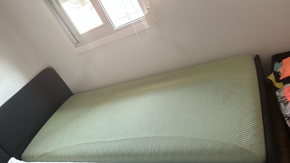Cama de solteiro e colchão