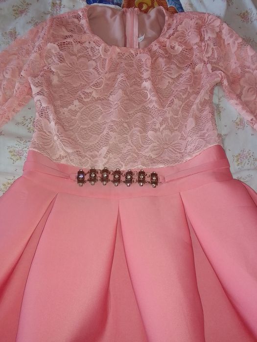 Нарядное платье на девочку