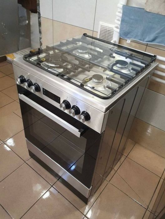 Комбінована плита / газова плита з електричною духовкою. Склад-магазин