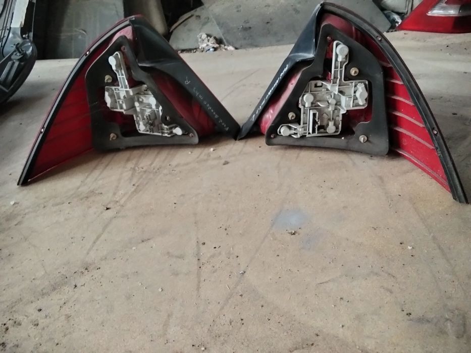 Задній фонарь Audi A3 8P Ford Mondeo Mk3 Jeep Cherokee KK
