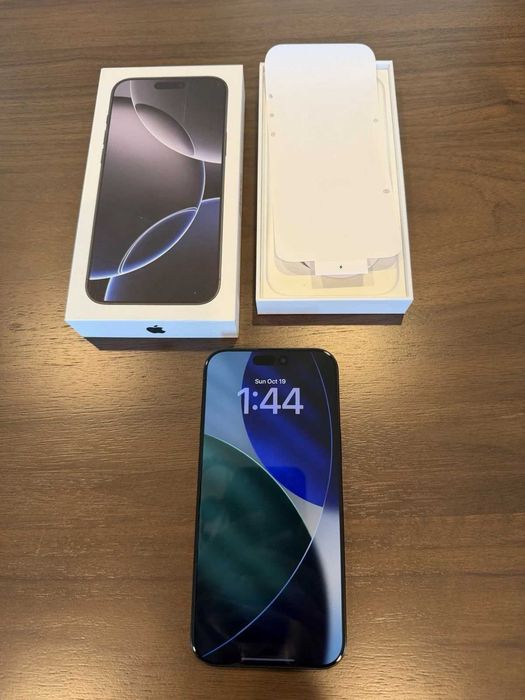 Iphone 16 Pro Max - 256GB - titânio preto - como novo