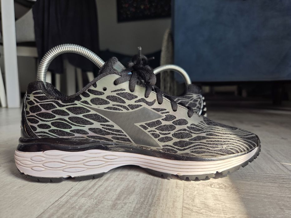 Diadora Mythos Blushield Fly 2