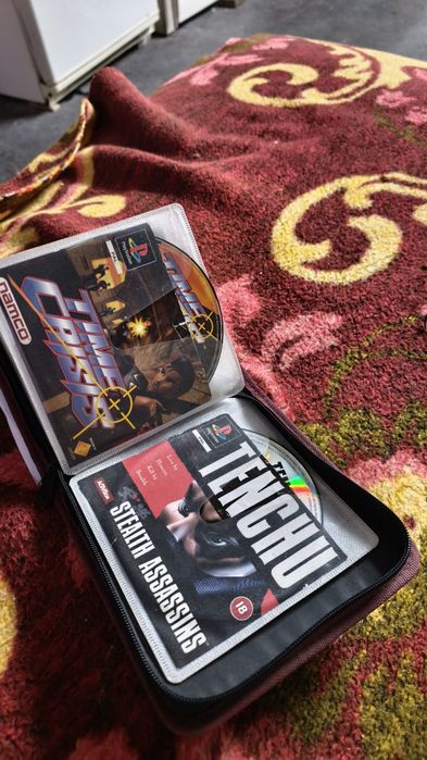 Duas capas com jogos de ps1 demos (28 jogos 22 demos) 
São 22 demos