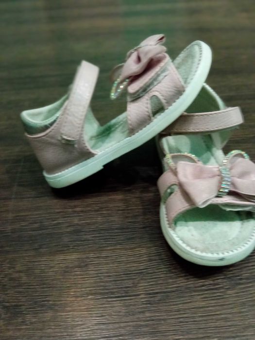 продам босоножки детские на 2 года, р22, 90 грн