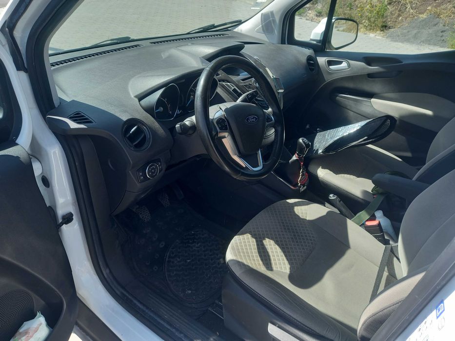 Ford Tourneo Courier 1.0 EcoBoost Titanium