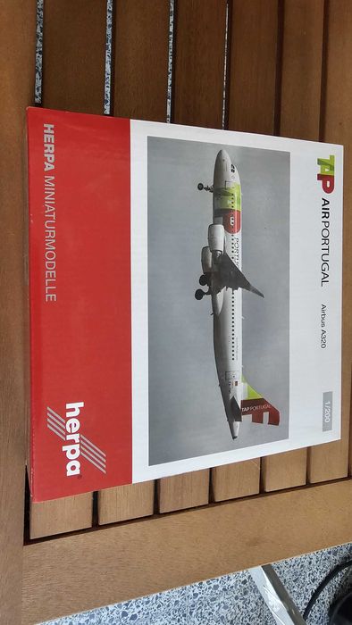 Miniatura TAP Airbus A320 Herpa 1:200 - CS-TNS (Novo na Caixa)
