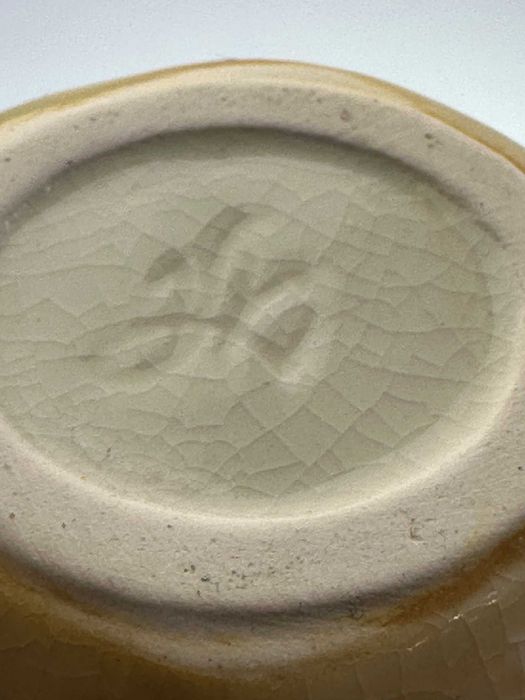Wazonik ceramika sygnowana cebulka por  wys  13 cm
