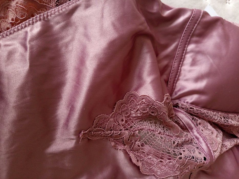 Różowe koronkowe body