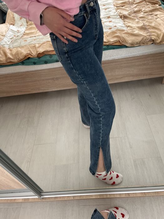 Жіночі джинси с розрізами