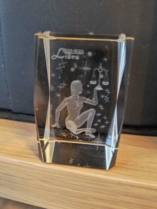Szklana figurka 3D Znak Zodiaku Waga | Prezent | Stan BDB