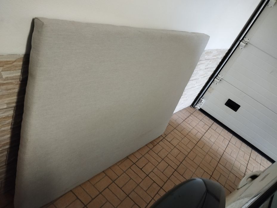 Cabeceira cama cinza claro