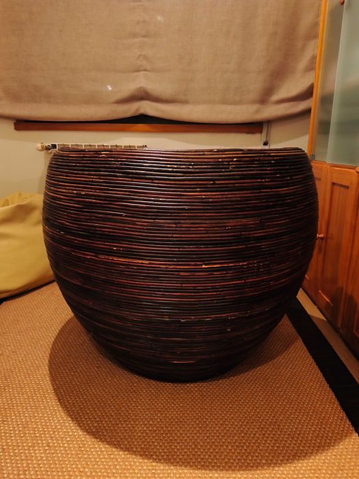 Banco castanho escuro