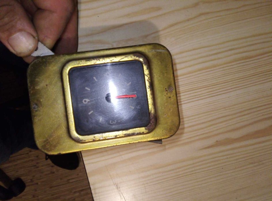 Часы на автомобиль