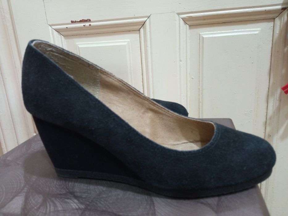 Туфлі жіночі, натуральний замш. Розмір 37, довжина устілки 24 см.
