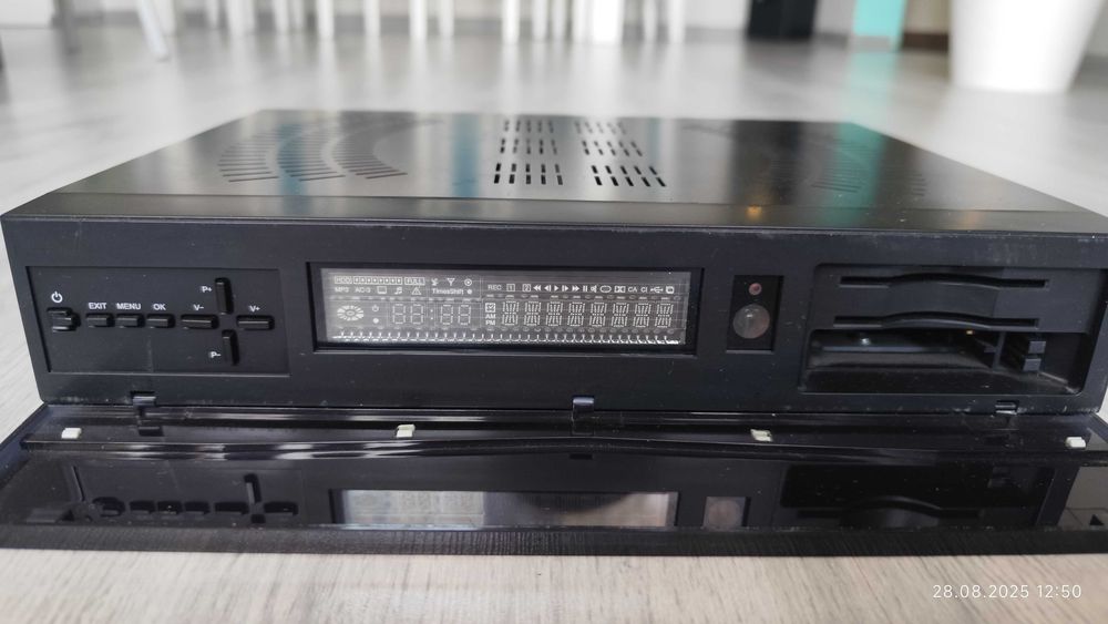 Dekoder SAT Golden Media UNI BOX 9060 CRCI HD PVR w pełni sprawny !