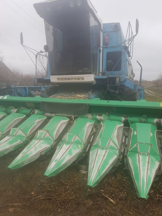 Продам комбайн,жатку КМС8