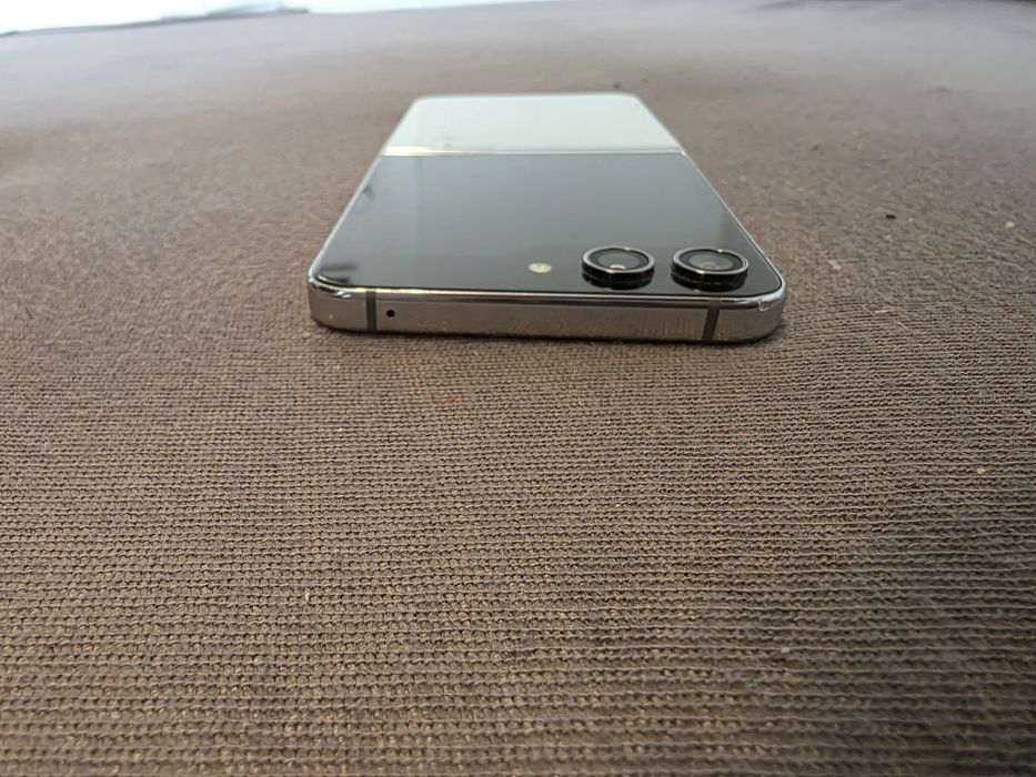 Telefon Komórkowy Samsung Galaxy Z Flip 5 (USZKODZONY)