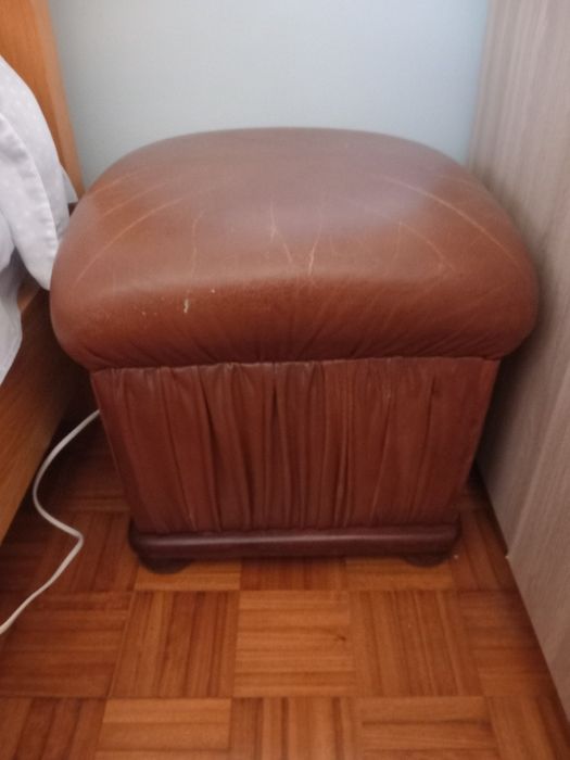 Sofa de encosto em pele