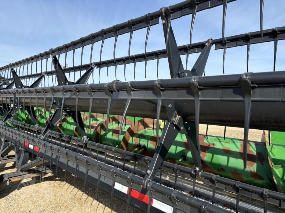 John Deere 635F Жатка