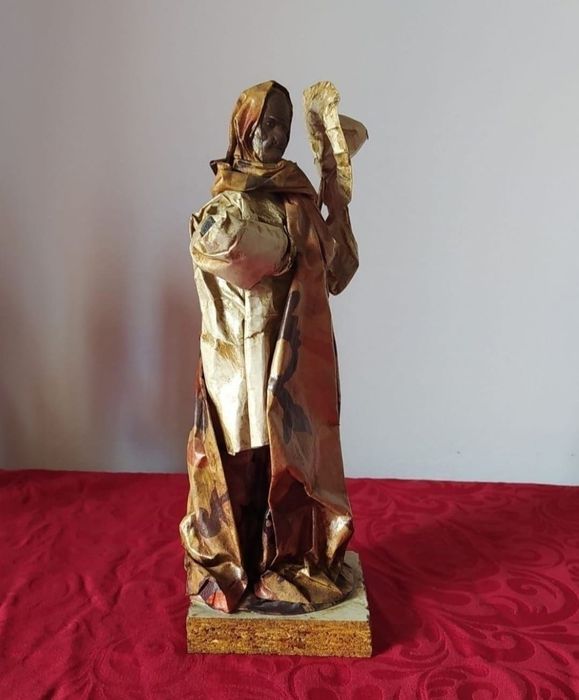 Escultura em papel marche