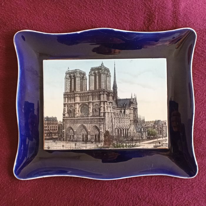 Travessa em faiança francesa Sarreguemines motivo Notre Dame Paris