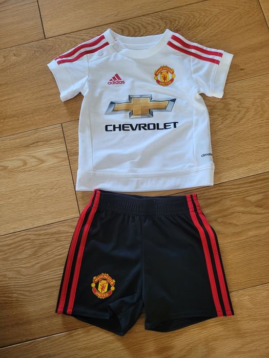 Komplet adidas Manchester United Chevrolet 3-6 miesięcy(68)  jak nowy