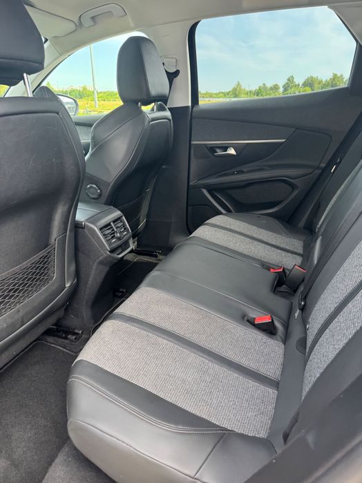 Продаю автомобіль peugeot 3008