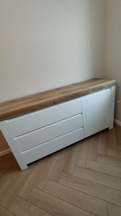 Biała komoda jak nowa