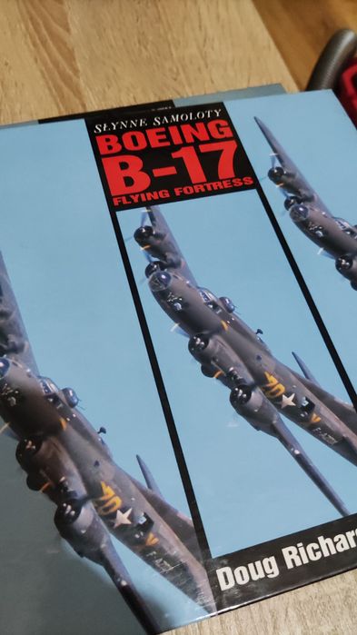 Zestaw książek o samolotach B2 spitfore apache