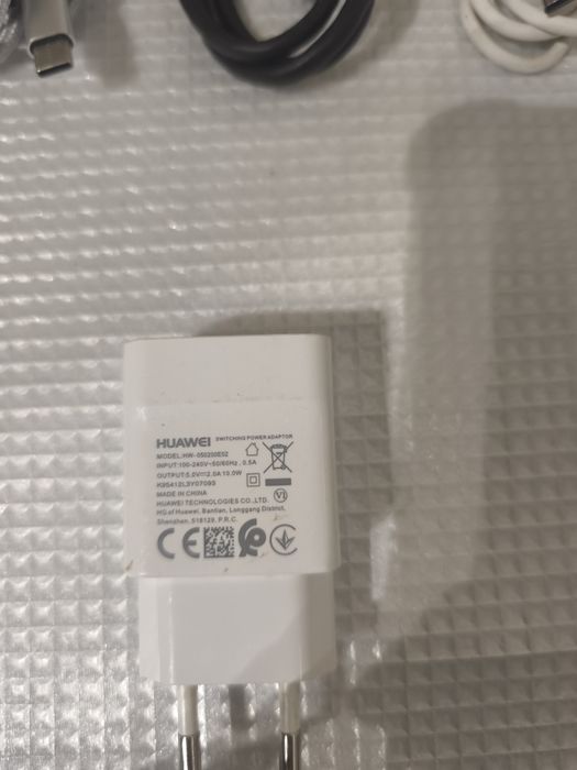 Varios cabos e carregadores