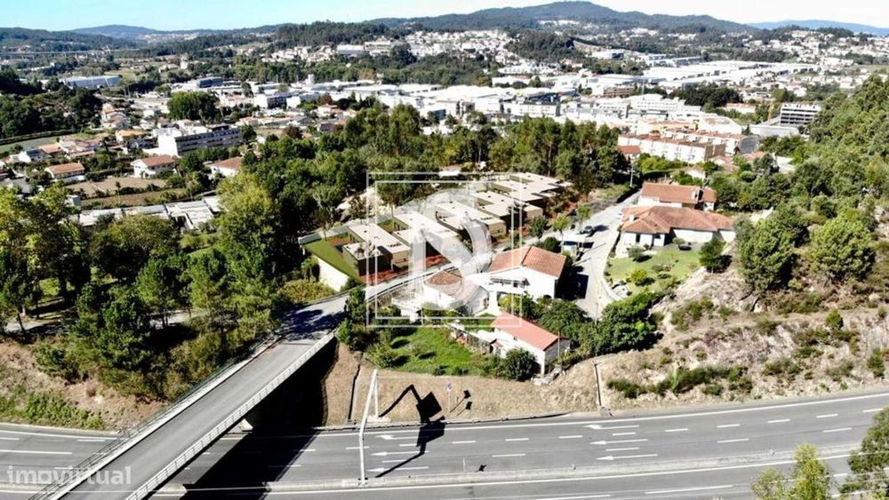 Moradia em Banda T4 em UDF de Celeirós